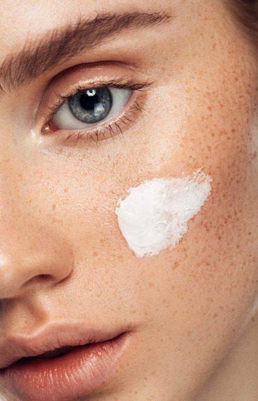 How to fight dark spots and the signs of aging with Vitamin C