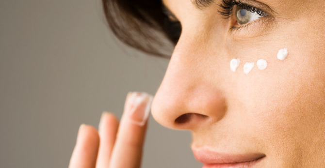 Can hyaluronic acid help fight fine lines and dehydration under the eyes?